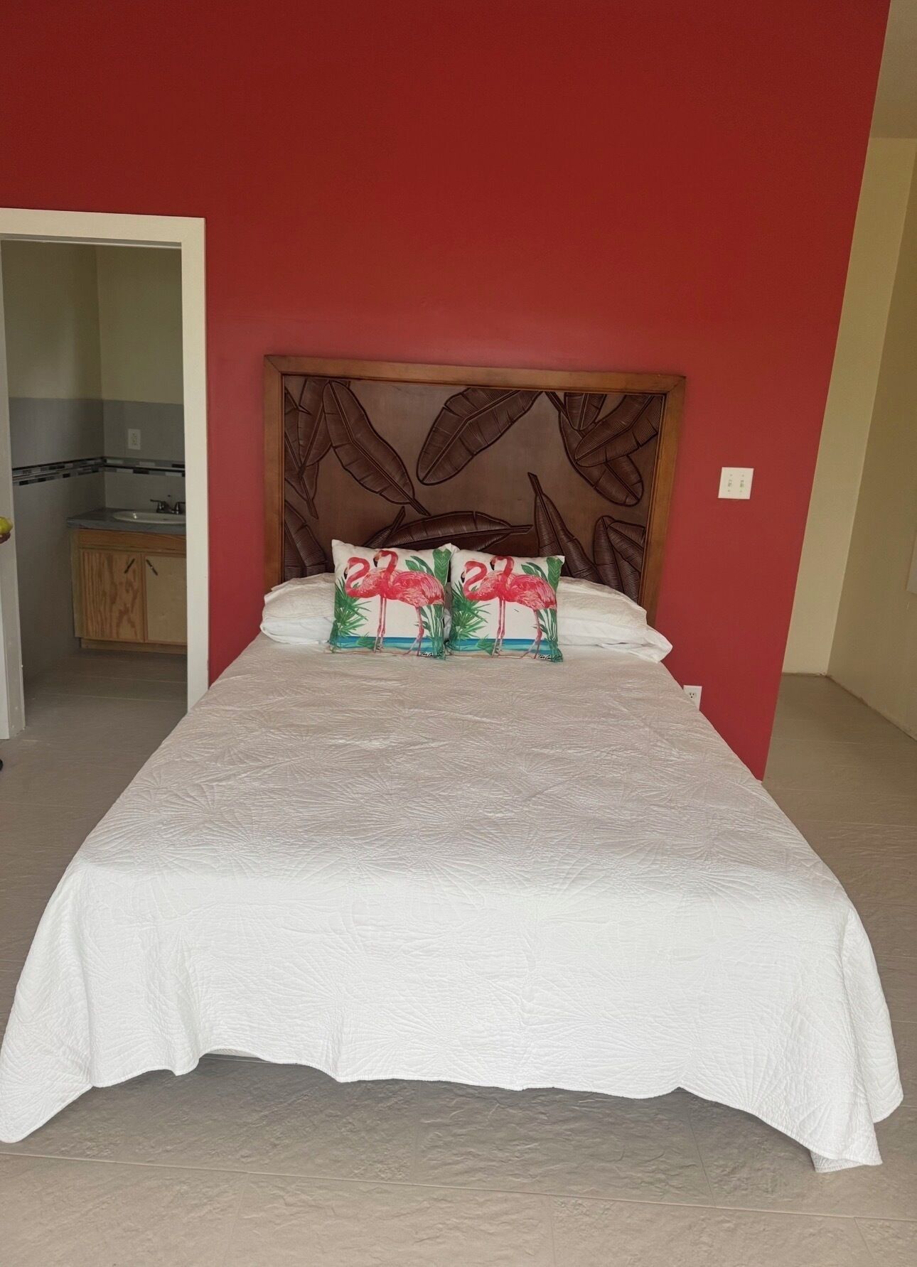 Iron/ironing board, WiFi, bed sheets