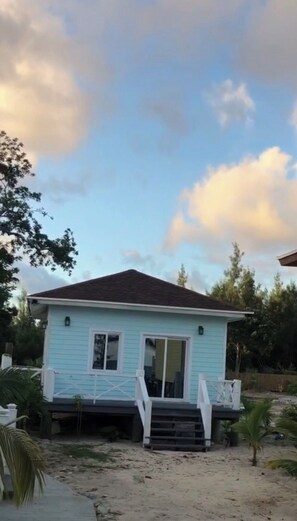 Exterior - 4 Cozy -1 bedroom beach bungalows in tranquil Pleasant Harbour, Morgan’s Bluff (Morgan’s Bluff)