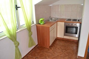 Kühlschrank, Ofen, Herdplatte, Geschirrspüler