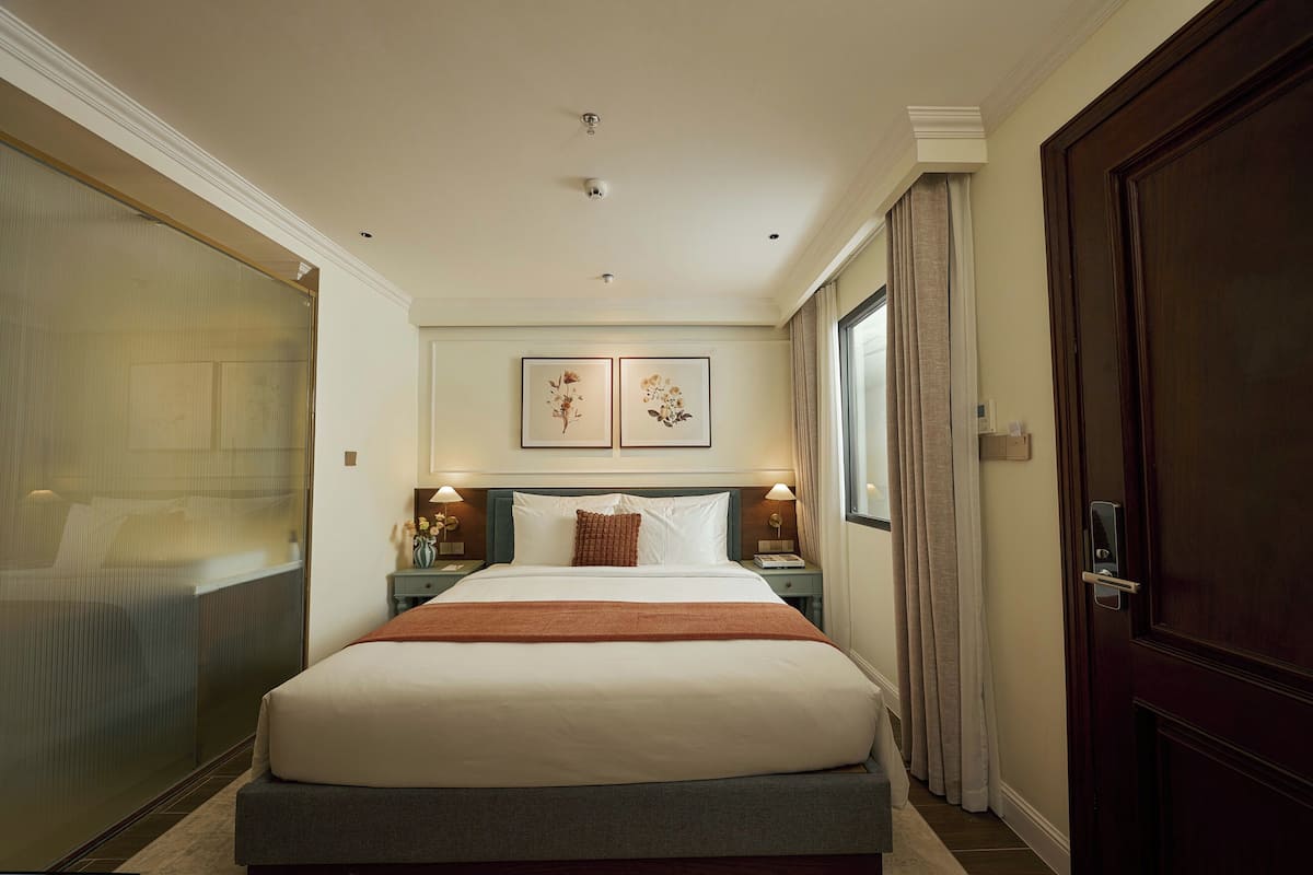Superior Room | In-room safe, iron/ironing board (on request), free WiFi