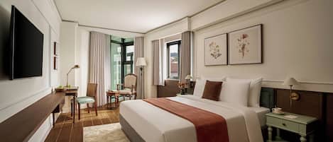 Premier Room, City View | In-room safe, iron/ironing board (on request), WiFi (free)