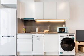 Fridge, microwave, stovetop, dishwasher - GuestReady - Brand new stay in Valencia (Valencia)
