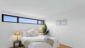 3 bedrooms, desk, iron/ironing board, travel cot - Ocean View Two Story San Remo (San Remo)