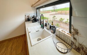 Fridge, microwave, oven, dishwasher - Lovely home in Ostrowite with house sea view (Ostrowite)