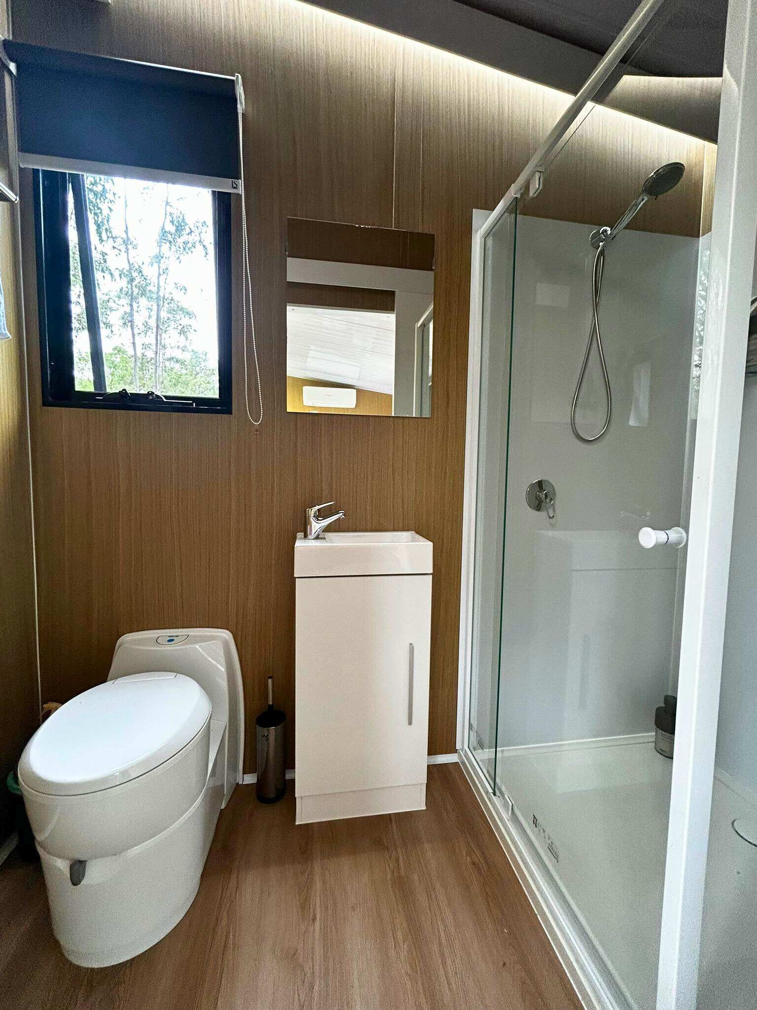Shower, hair dryer, towels, shampoo