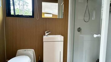 Shower, hair dryer, towels, shampoo