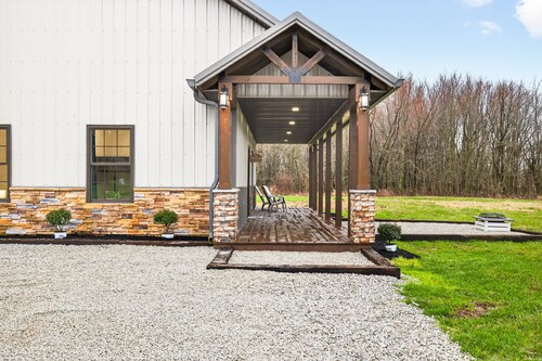 Rosewood Terrace, brand new build, modern comfort with hot tub.