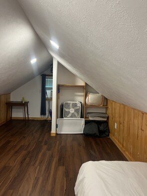 Unclassified image, 3 of 32, button - Lake Livingston Retreat + Firepit/Game Room (Livingston)