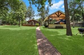 Property grounds - Lake Livingston Retreat + Firepit/Game Room (Livingston)