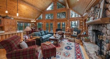 Otter Point Lodge - 4BR, 3BA 1100ft water frontage log home w/ 2 docks & firepit