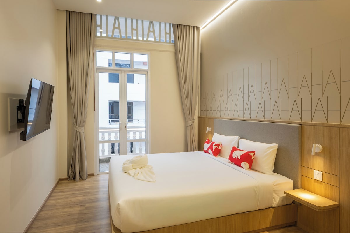 Deluxe Double Room, Balcony, City View | Premium bedding, WiFi (free), bed sheets