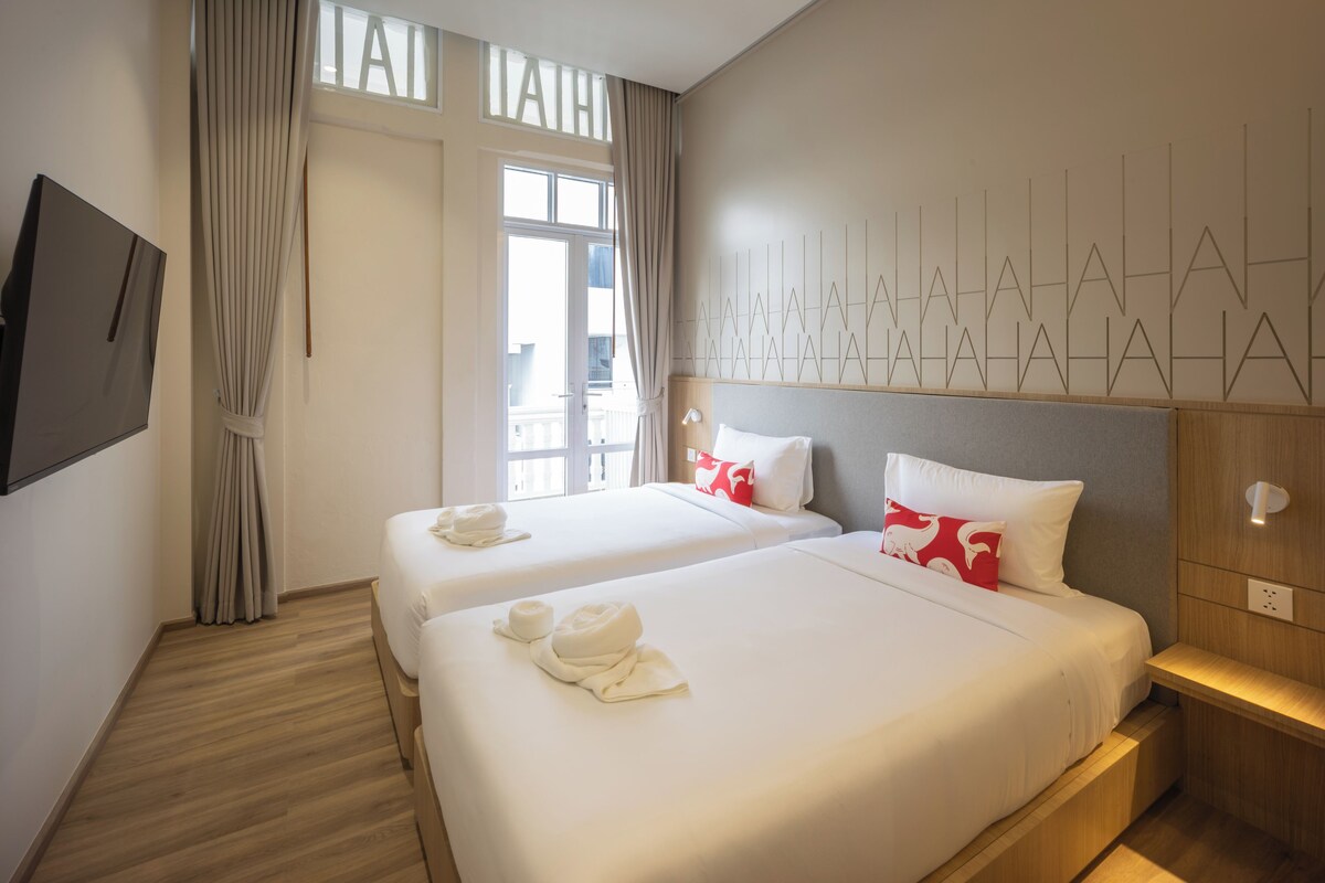 Deluxe Twin Room, Balcony, City View | Premium bedding, WiFi (free), bed sheets