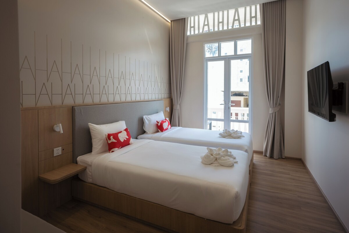 Deluxe Twin kamer, balkon, uitzicht op stad | Gratis wifi