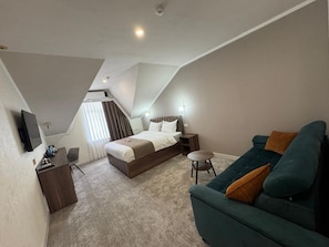 Deluxe Studio Suite | In-room safe, laptop workspace, blackout curtains, iron/ironing board