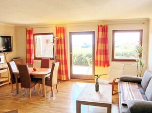 Living area - Apartment-Mitte 50 sqm for 1-2 persons with terrace (Seebruck)