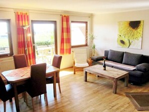 Living area - Apartment-Mitte 50 sqm for 1-2 persons with terrace (Seebruck)