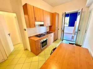 Private kitchen - Three-room seafront apartment with terrace, a/c and p.auto (Marcelli)
