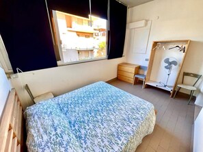 Room - Three-room seafront apartment with terrace, a/c and p.auto (Marcelli)