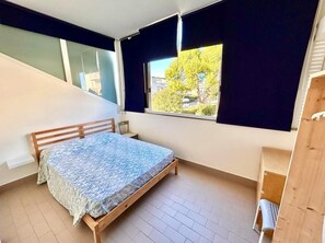 3 bedrooms, free WiFi - Three-room seafront apartment with terrace, a/c and p.auto (Marcelli)