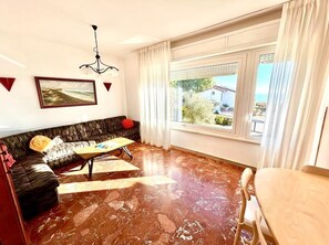 Smart TV - EDITH VILLA FOR RENT IN NUMANA TAUNUS -With garden and terrace overlooking the sea (Numana)