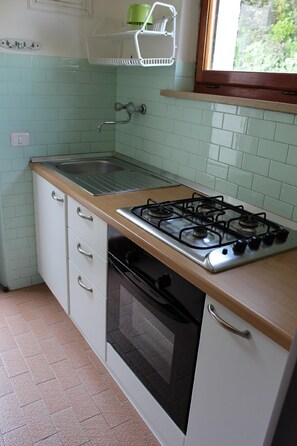 Private kitchen - VILLA MARIA GIOVANNA - Villa with garden and beach included (Numana)