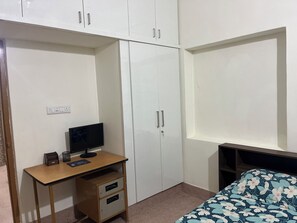 Room - Tremendous 1-bedroom house in vibrant Bengaluru awaits you (Bengaluru)