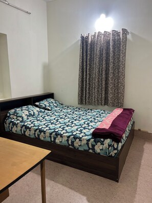 Room - Tremendous 1-bedroom house in vibrant Bengaluru awaits you (Bengaluru)