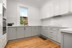 Private kitchen - Marvellous March - 3 Bed Home, Close to Town (Orange)