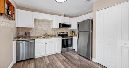 Quiet 3BR Home Near Orlando + Beaches! Fast WiFi!