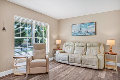 Quiet 3BR Home Near Orlando + Beaches! Fast WiFi!