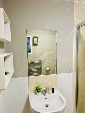 Zimmer, 1 Schlafzimmer, Raucher | Badezimmer