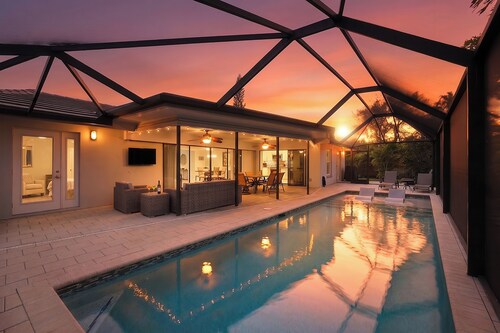Prime Location in Marco Island! 5 Min Walk to Beach •Heated Pool • Family & Pets
