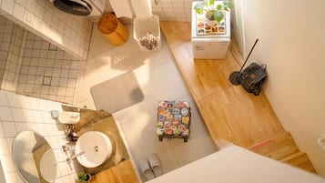 Deluxe Loft, Multiple Beds, Non Smoking, Private Bathroom | Interior