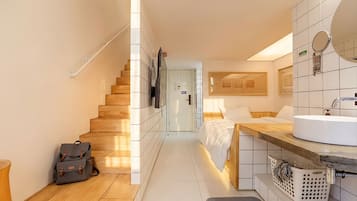 Deluxe Loft, Multiple Beds, Non Smoking, Private Bathroom