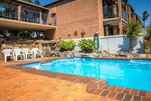 Outdoor pool - Town Beach Motor Inn (Port Macquarie)