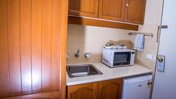 Comfort Double Room, Balcony, Courtyard View | Private kitchen