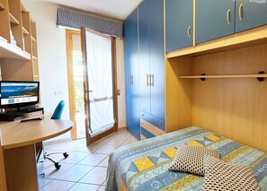 2 bedrooms, iron/ironing board, WiFi - Casa Carminelli with veranda, garden and barbecue in Porto Azzurro (Porto Azzurro)