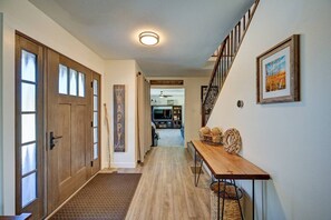Interior - Piñon Peak Retreat |Hot Tub |Views |2 Living Areas (Buena Vista)