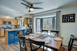 Dining - Piñon Peak Retreat |Hot Tub |Views |2 Living Areas (Buena Vista)