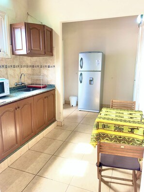 Private kitchen - Colonial Apt for 7 · Private Terrace · 3 Bedrooms · 9 Blocks from Main Square (Salta)