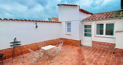 Colonial Apt for 7 · Private Terrace · 3 Bedrooms · 9 Blocks from Main Square