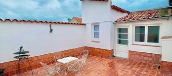 Colonial Apt for 7 · Private Terrace · 3 Bedrooms · 9 Blocks from Main Square