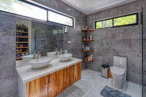 House, 2 Bedrooms, Accessible, Private Pool | Bathroom - Cozy Two Bedroom Home Uvita - Casa de la Serenidad (Bahía Ballena)