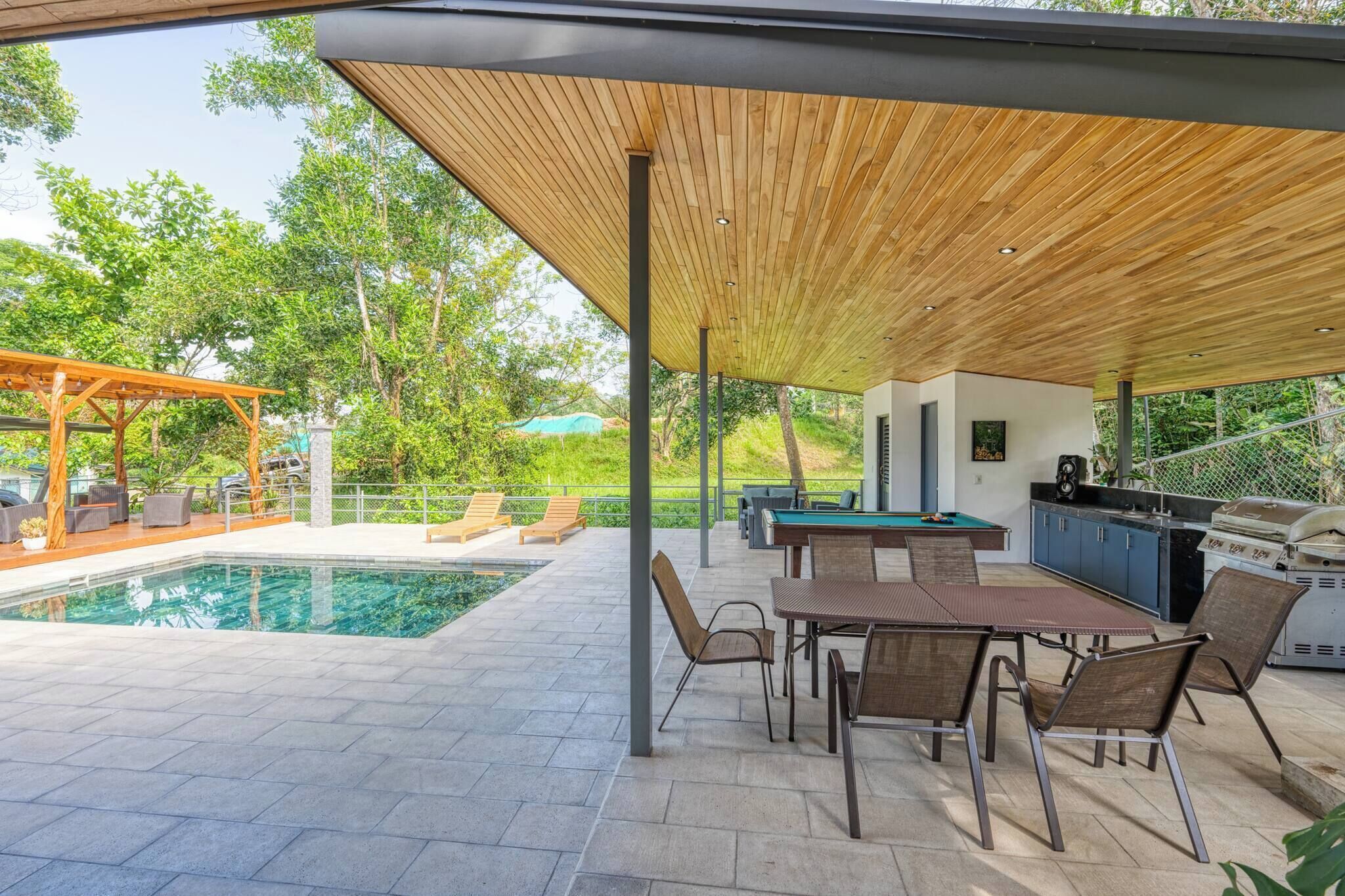 Ferienhaus, 2 Schlafzimmer, barrierefrei, eigener Pool | Terrasse/Patio