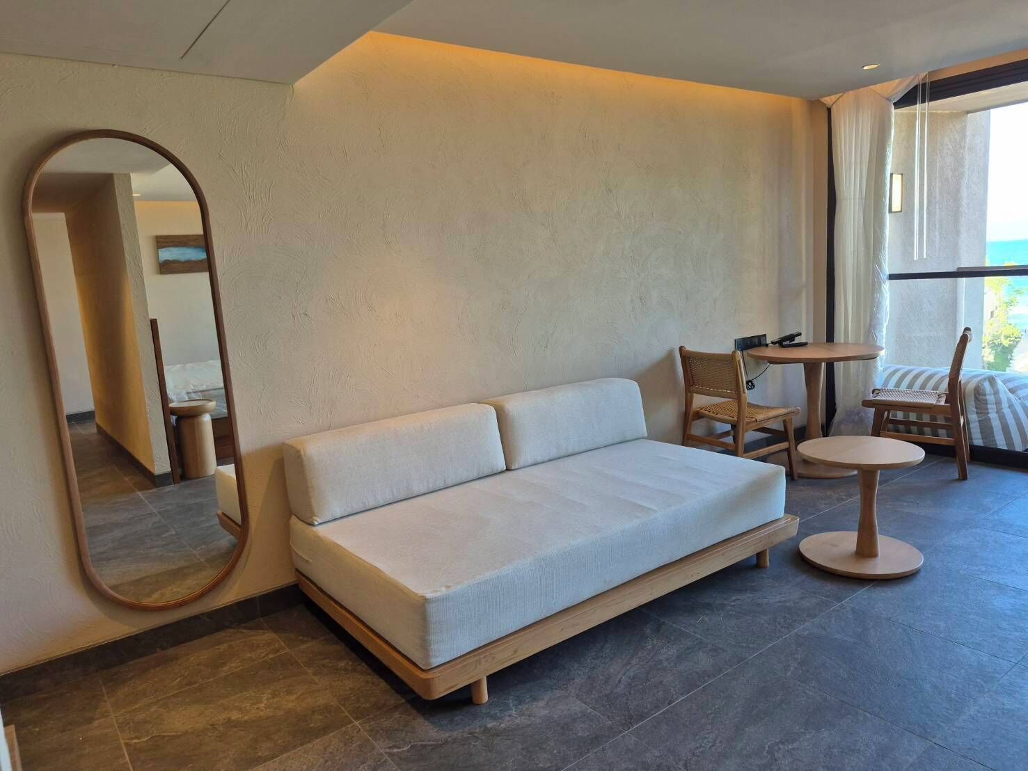 Ocean Penthouse Suite | Living area