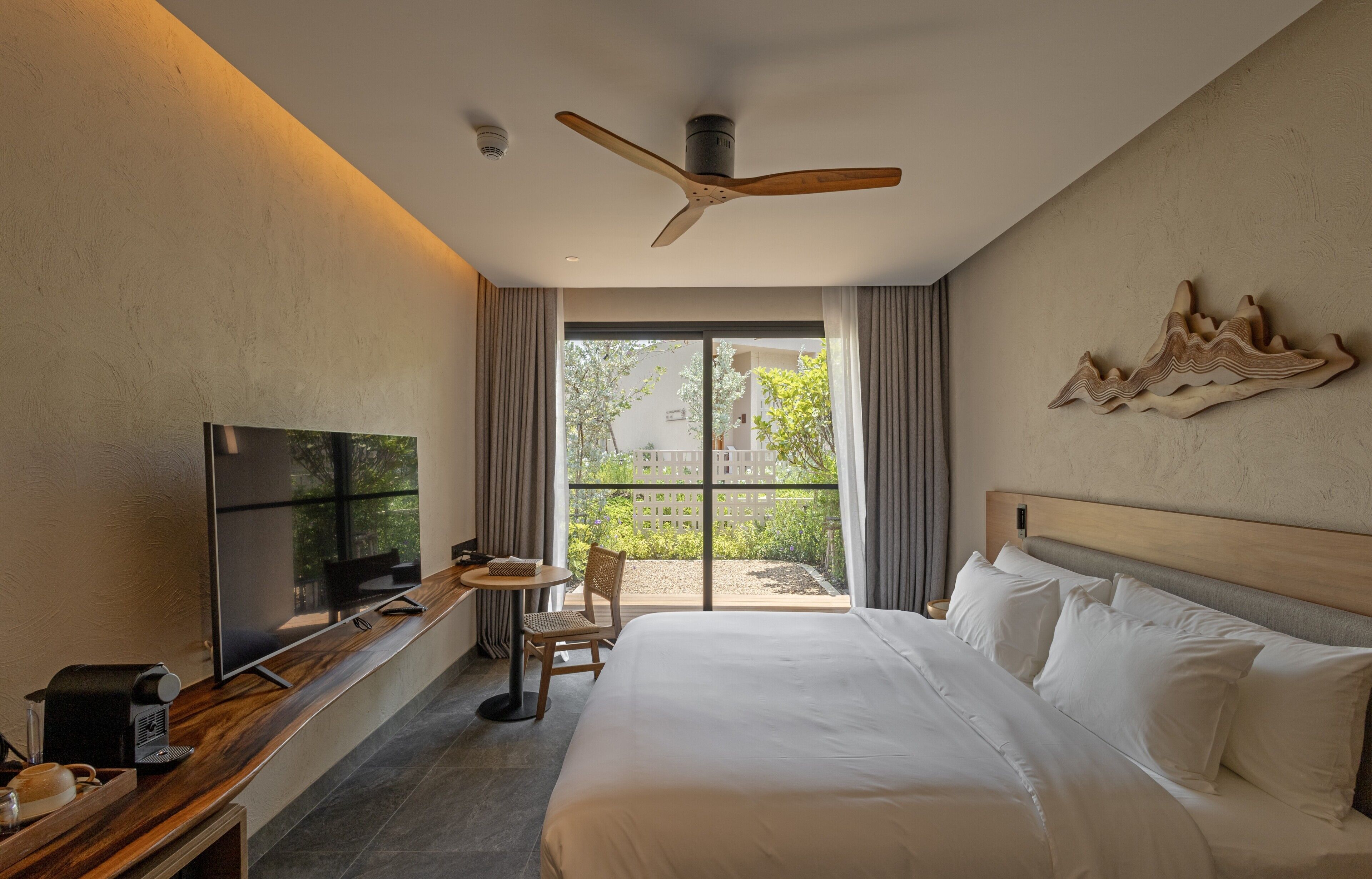 Garden Pet Villa | Minibar, in-room safe, blackout drapes, free WiFi