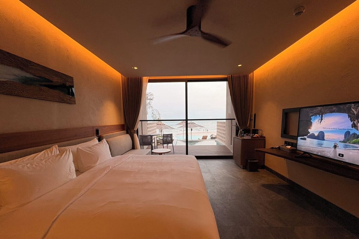 Beachfront Pool Villa Suite