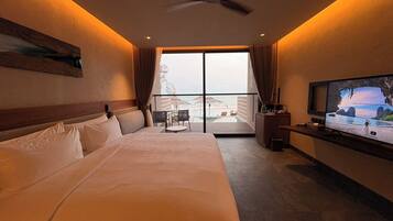 Beachfront Pool Villa Suite