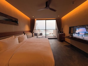 Beachfront Pool Villa Suite