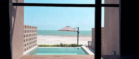 Beachfront Pool Villa Suite | Balkong